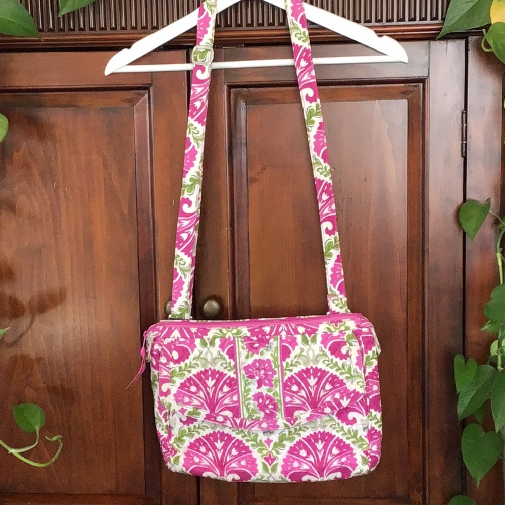 Vera Bradley vintage floral messenger bag 100% cotton, quilted pockets